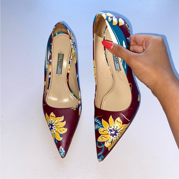 SOLD Authentic Prada heels - Picture 4 of 7
